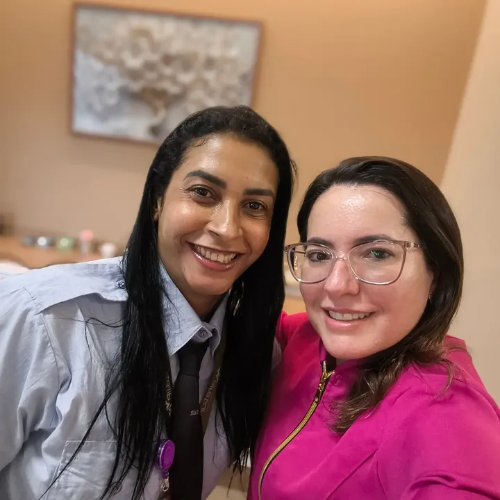 Dra. Josiane com sua equipe no consultório